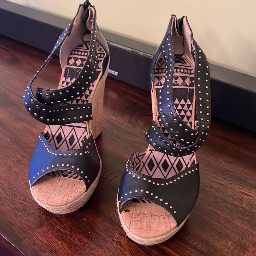 Black Jessica Simpson platform sandals